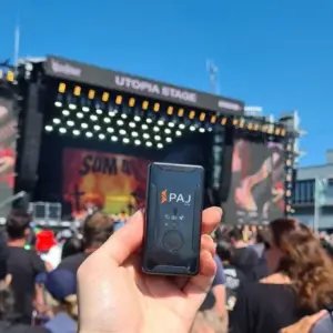 festival de música con un localizador gps