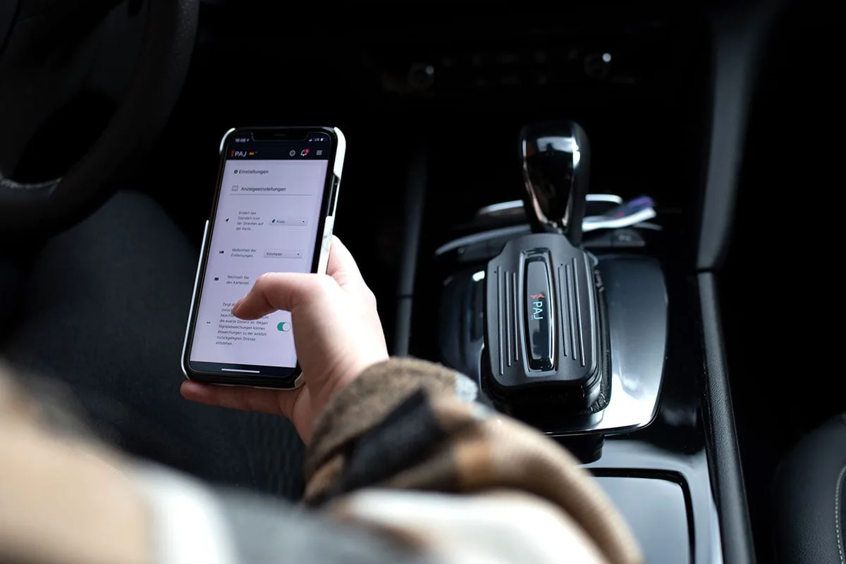 Cómo rastrear un coche con un localizador GPS