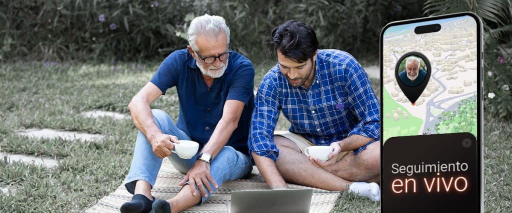 Un padre y su hijo con un localizador como uno de los regalos para el día del padre
